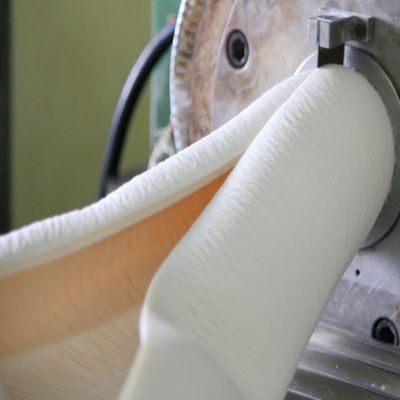 購入 オイルシールとガスケット用の、良好な剥離性と優れた流動性を備えた白色FKMゴムプレコンパウンド online manufacture